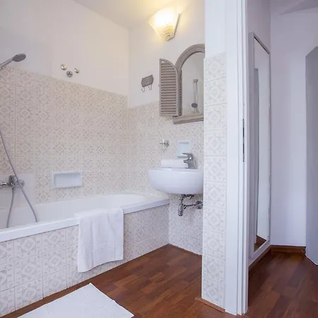Apartment De Cristoforis